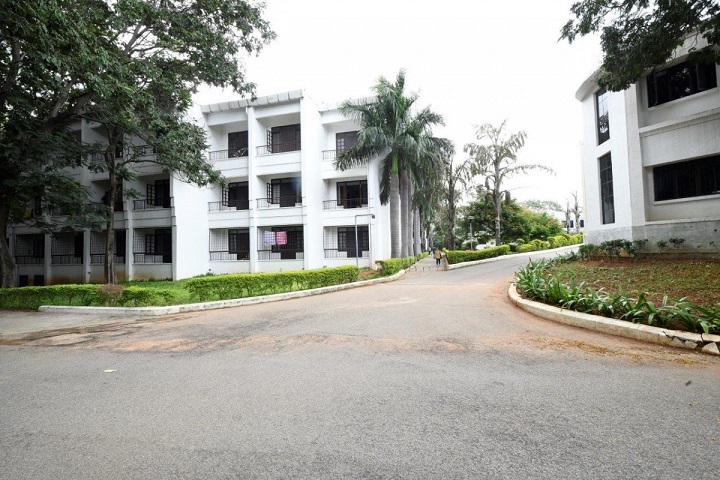 https://cache.careers360.mobi/media/colleges/social-media/media-gallery/32140/2020/10/12/Side view of Mahindra University Hyderabad_Campus-view.jpeg